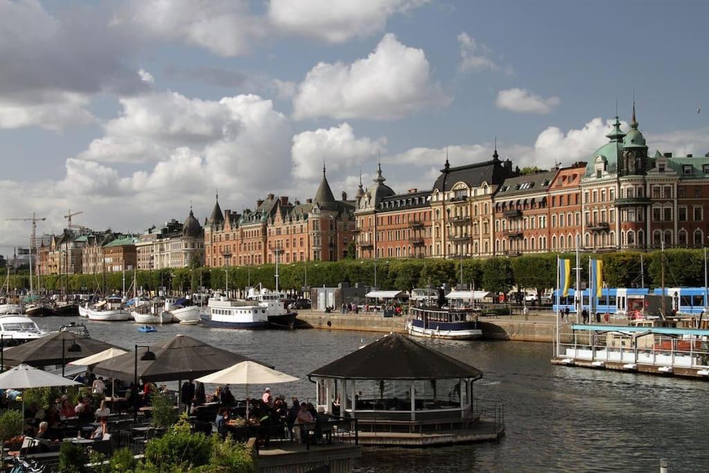 Laegenhet Med Fantastiskt Laege Leilighet Stockholm Eksteriør bilde